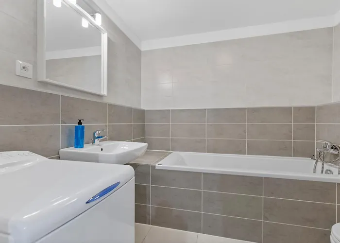 Lam Pop Up - Ac - View - Free Parking