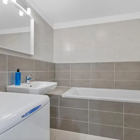 Lam Pop Up - Ac - View - Free Parking